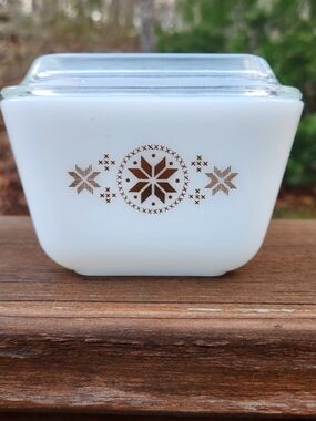 Pyrex Town & Country #501 Refrigerator Dish With Lid